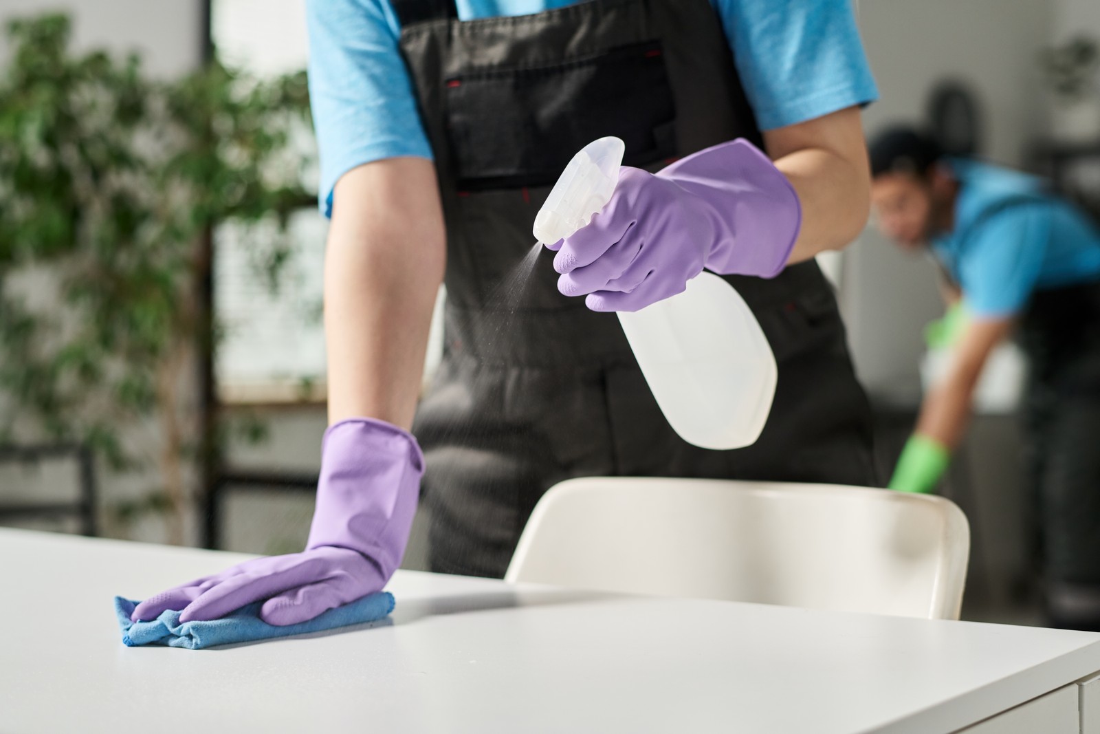 woman,doing,wet,cleaning,in,office